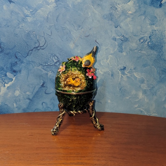 Ruling the Nest Enameled Egg - Picture 2 of 4